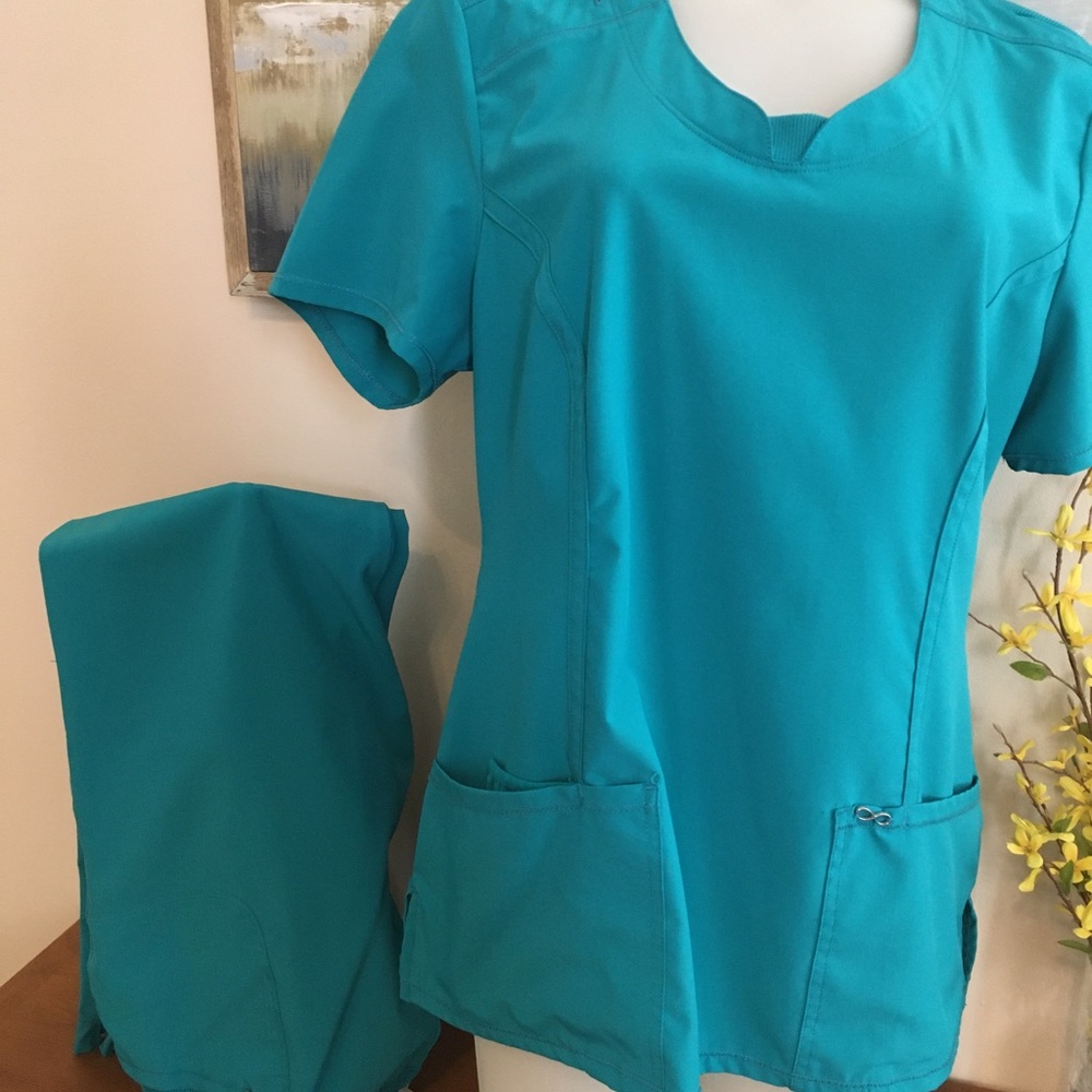 Cherokee Infinity scrub set. Like new. Teal Size Medium.